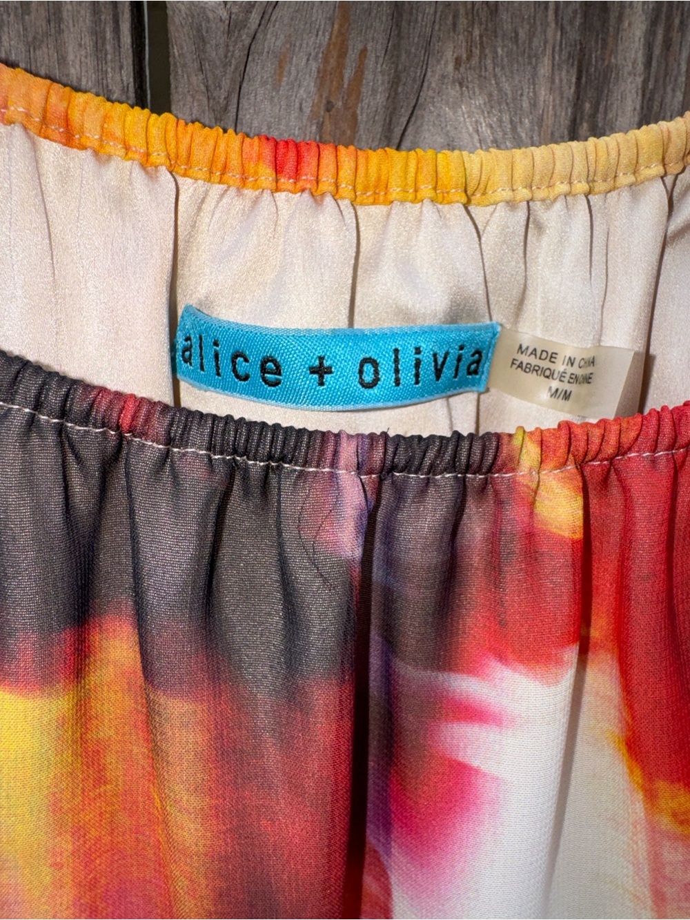 Alice + Olivia Flame Colored Abstract Print Balloon Sleeve Blouse Size Medium - Picture 3 of 8